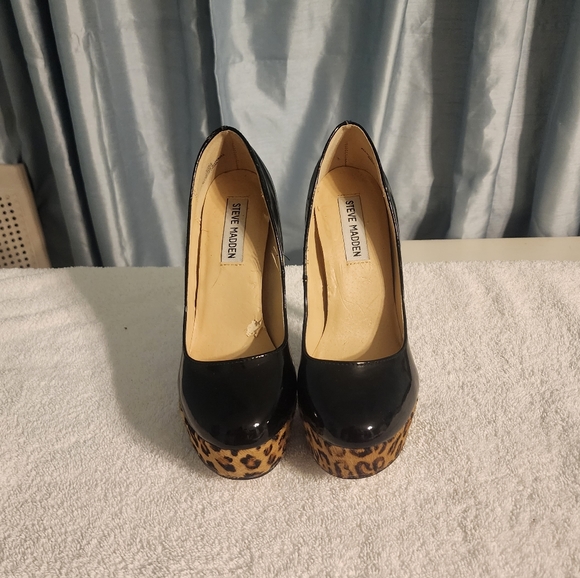 Steve Madden pumps with  black and leopard and red heel - Picture 2 of 7